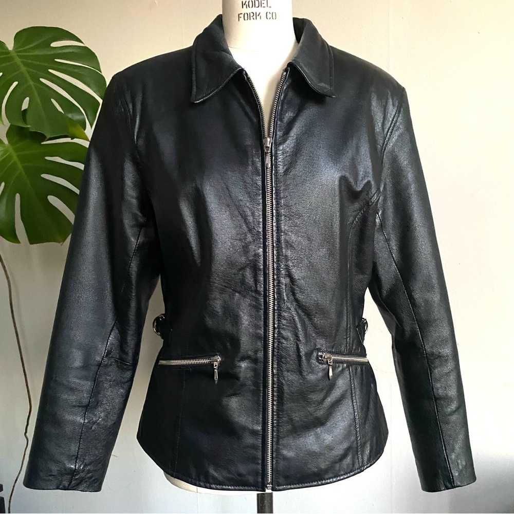 Gorgeous black Wilsons Vintage Leather Motorcycle Jacket sz M quality leather ✨